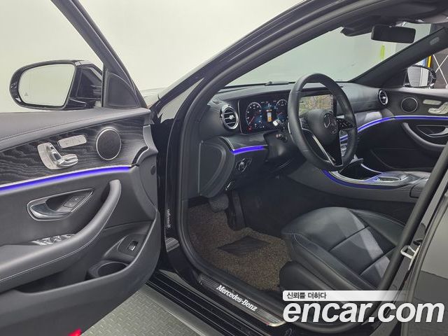 Mercedes-Benz E-Class 2023 — фото 10
