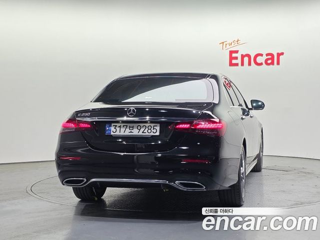Mercedes-Benz E-Class 2023 — фото 4