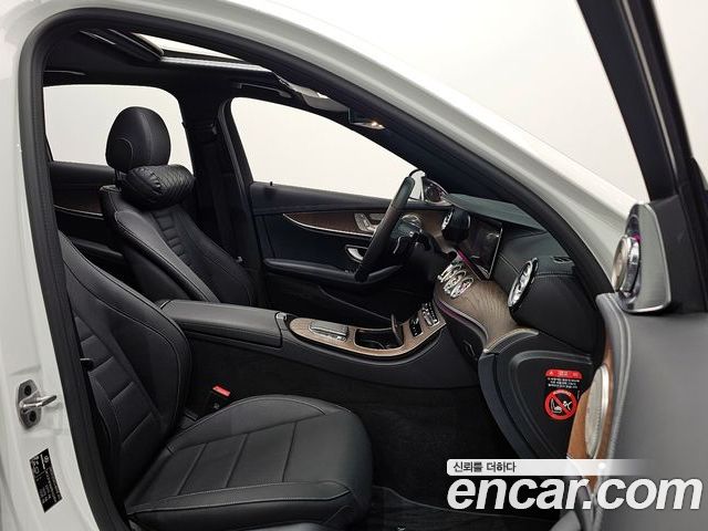 Mercedes-Benz E-Class 2023 — фото 10