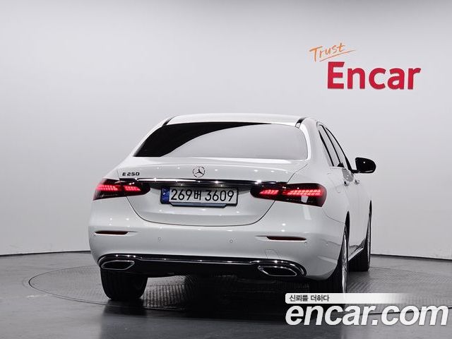 Mercedes-Benz E-Class 2023 — фото 4