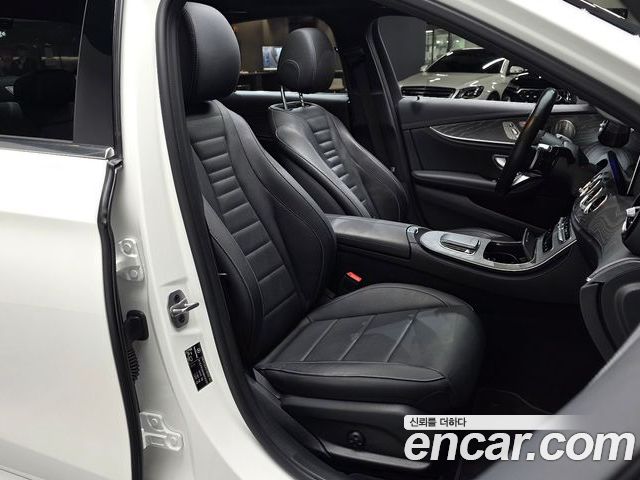Mercedes-Benz E-Class 2022 — фото 10
