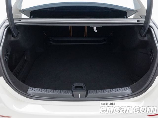 Mercedes-Benz E-Class 2025 — фото 10