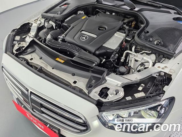 Mercedes-Benz E-Class 2023 — фото 6