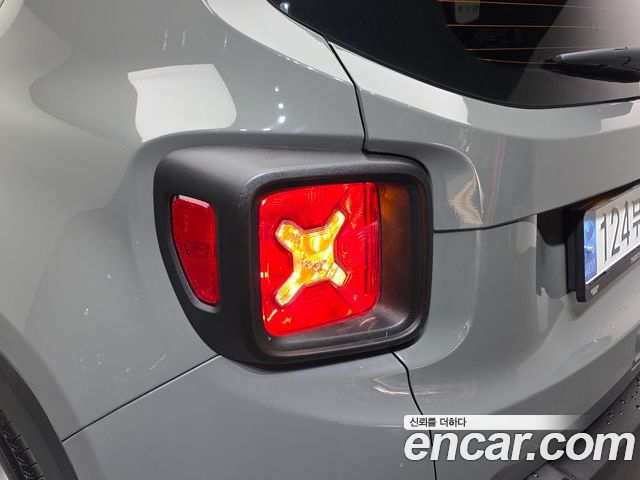 Jeep Renegade 2022 — фото 9