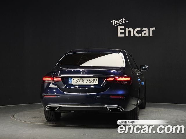 Mercedes-Benz E-Class 2022 — фото 4