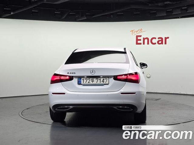Mercedes-Benz A-Class 2024 — фото 4