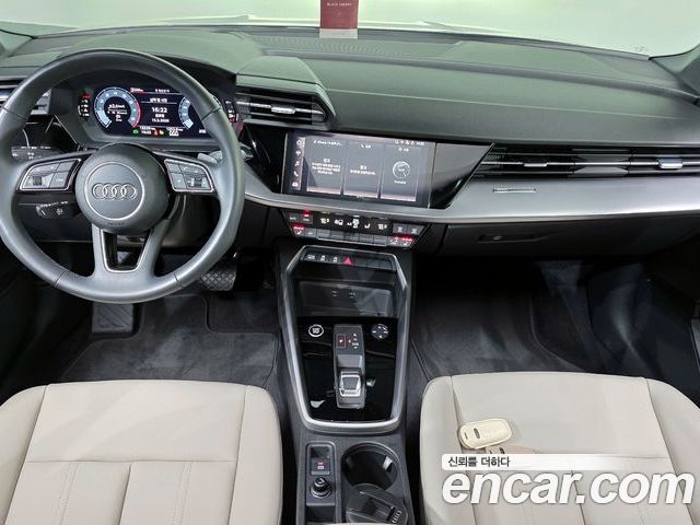 Audi A3 2023 — фото 10