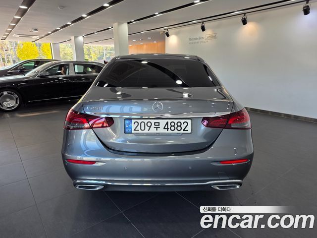 Mercedes-Benz E-Class 2022 — фото 4