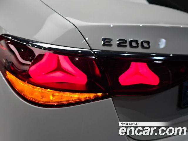 Mercedes-Benz E-Class 2025 — фото 9
