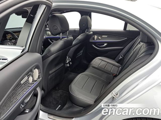 Mercedes-Benz E-Class 2022 — фото 10