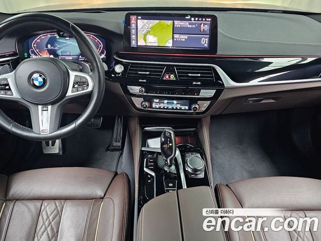 BMW 5 Series 2023 — фото 10