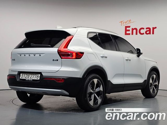Volvo XC40 2023 — фото 2