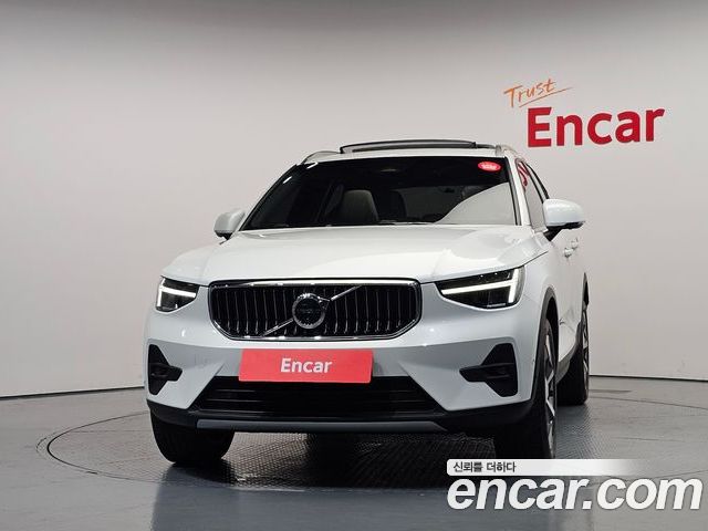 Volvo XC40 2023 — фото 3