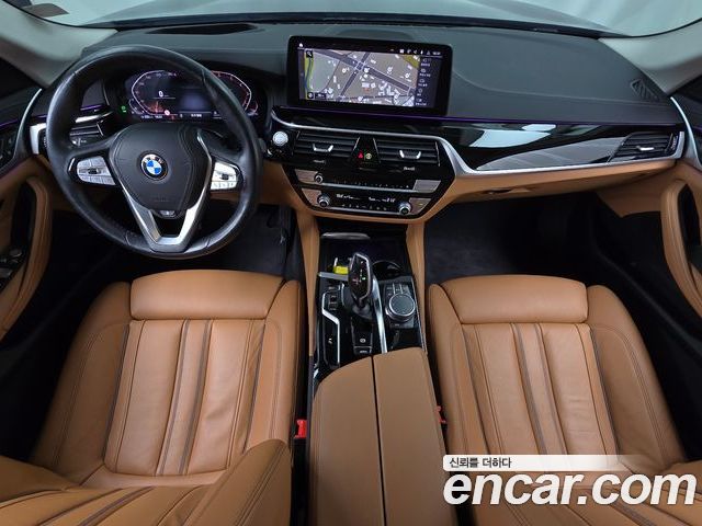 BMW 5 Series 2022 — фото 10