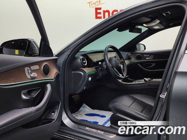 Mercedes-Benz E-Class 2022 — фото 10