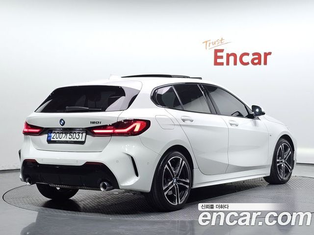 BMW 1 Series 2023 — фото 2