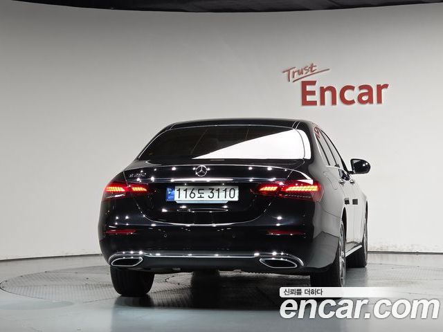 Mercedes-Benz E-Class 2023 — фото 4
