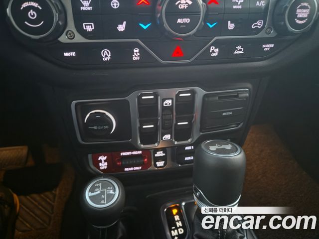Jeep Wrangler 2025 — фото 10