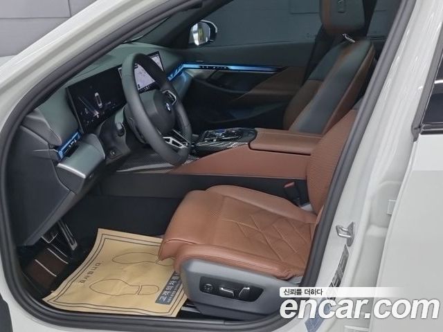 BMW 5 Series 2025 — фото 10