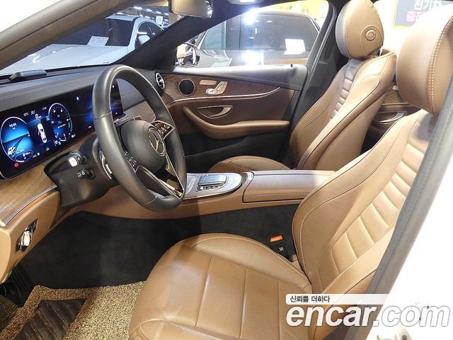 Mercedes-Benz E-Class 2023 — фото 10