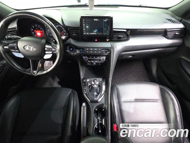 Hyundai Veloster 2023 — фото 10