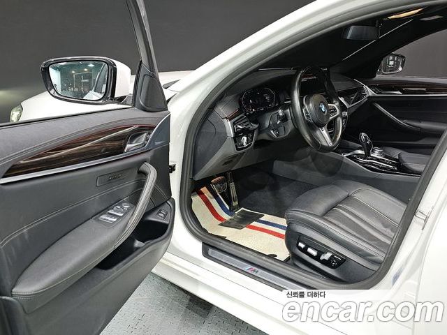 BMW 5 Series 2022 — фото 10