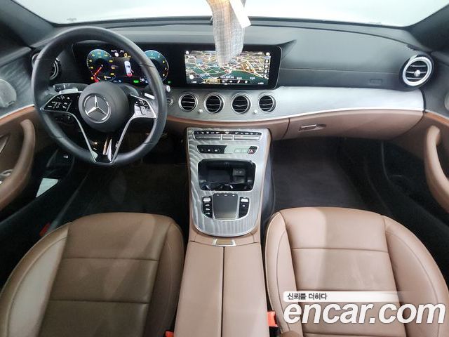Mercedes-Benz E-Class 2022 — фото 10