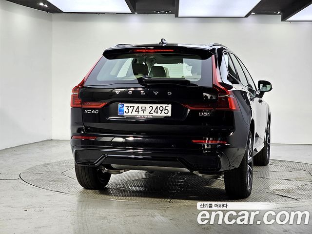 Volvo XC60 2026 — фото 3