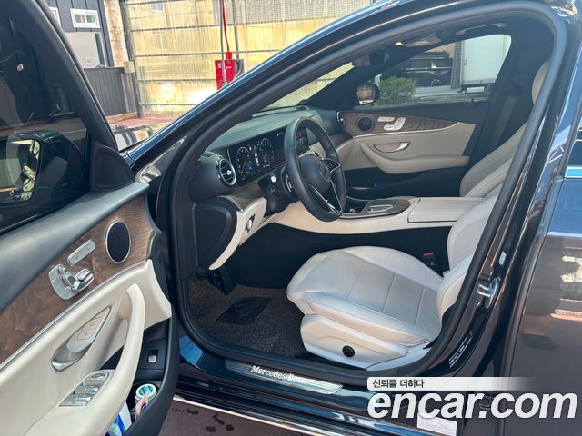 Mercedes-Benz E-Class 2023 — фото 10