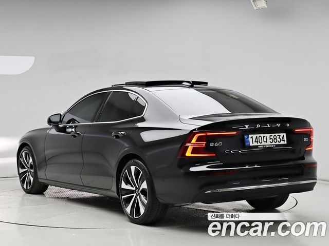 Volvo S60 2023 — фото 2