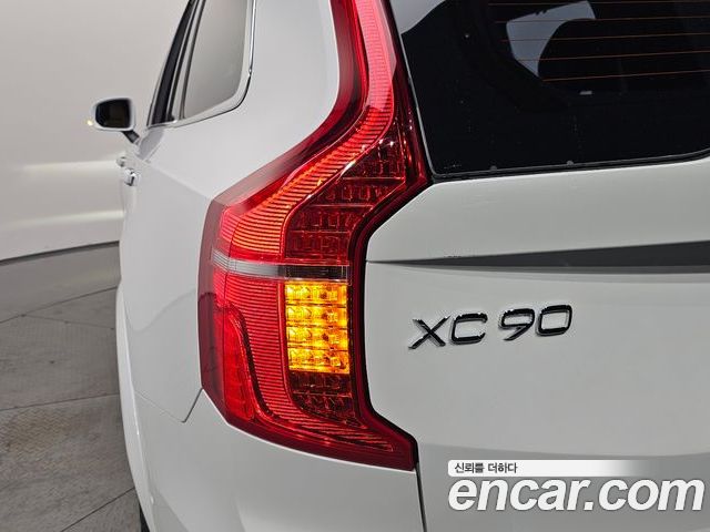Volvo XC90 2023 — фото 9