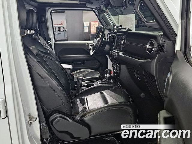 Jeep Wrangler 2023 — фото 10