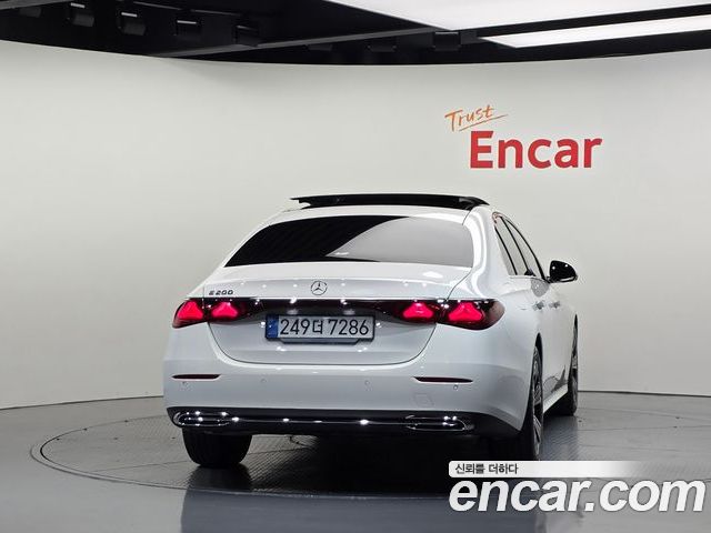 Mercedes-Benz E-Class 2025 — фото 4