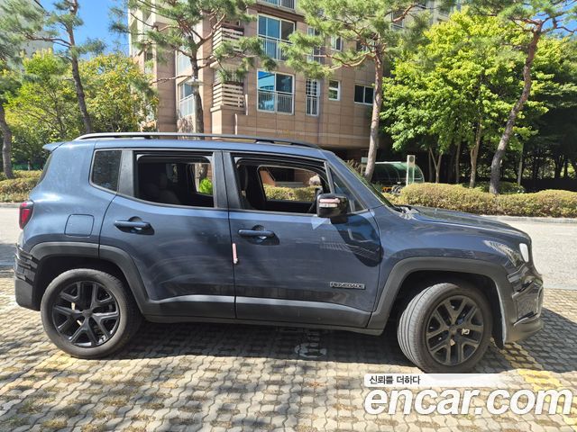 Jeep Renegade 2023 — фото 9