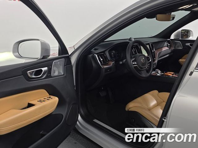 Volvo XC60 2024 — фото 10