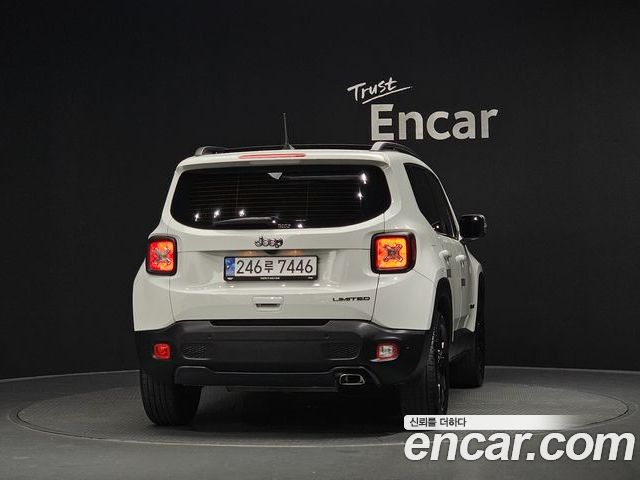 Jeep Renegade 2022 — фото 4