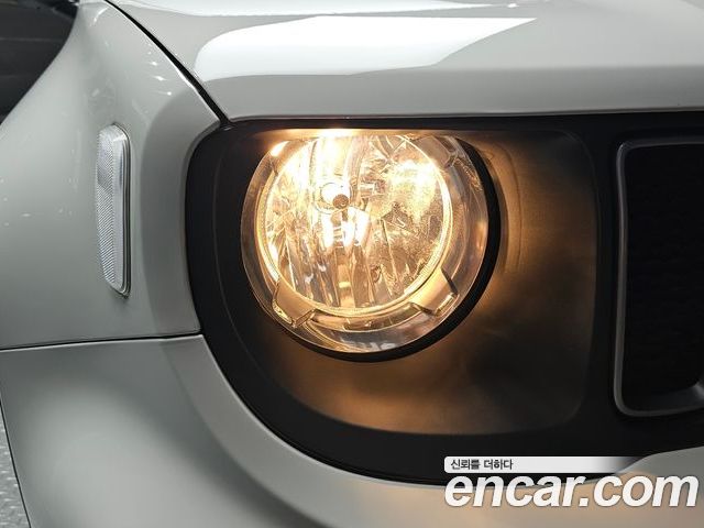 Jeep Renegade 2022 — фото 8