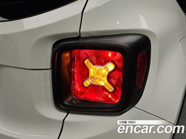 Jeep Renegade 2022 — фото 9