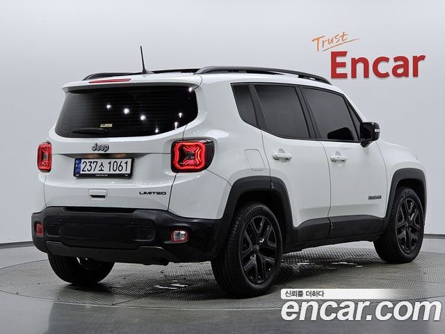 Jeep Renegade 2023 — фото 2
