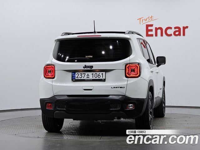 Jeep Renegade 2023 — фото 4