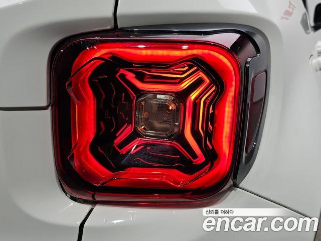 Jeep Renegade 2023 — фото 9