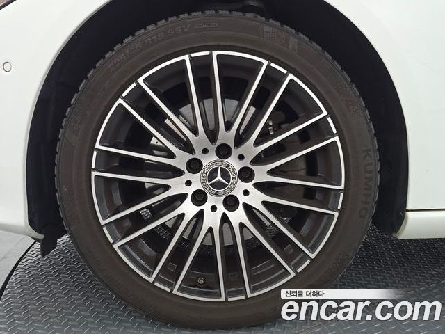 Mercedes-Benz C-Class 2023 — фото 5