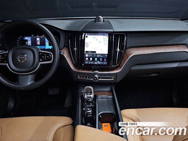 Volvo XC60 2022 — фото 10