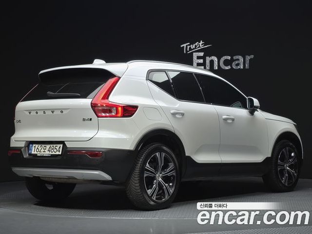 Volvo XC40 2022 — фото 2