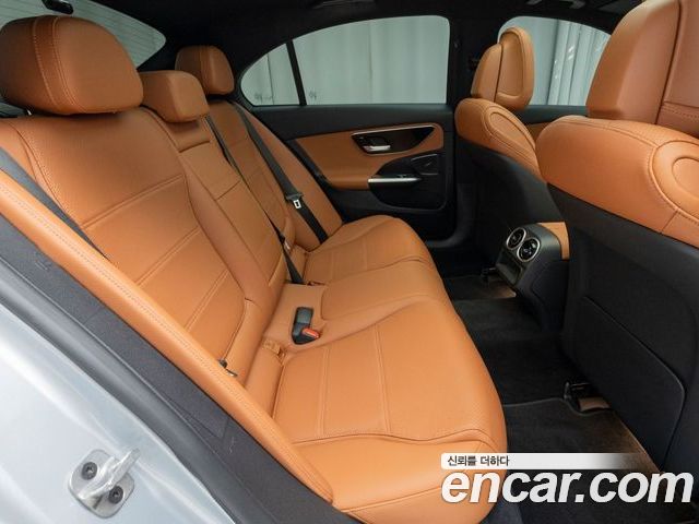 Mercedes-Benz C-Class 2025 — фото 10