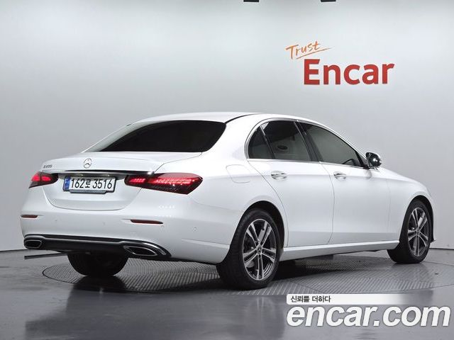 Mercedes-Benz E-Class 2023 — фото 2