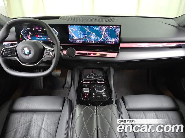 BMW 5 Series 2025 — фото 10