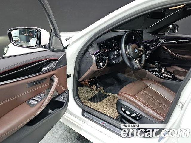 BMW 5 Series 2022 — фото 10