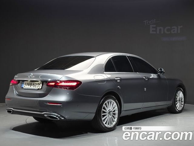 Mercedes-Benz E-Class 2022 — фото 2