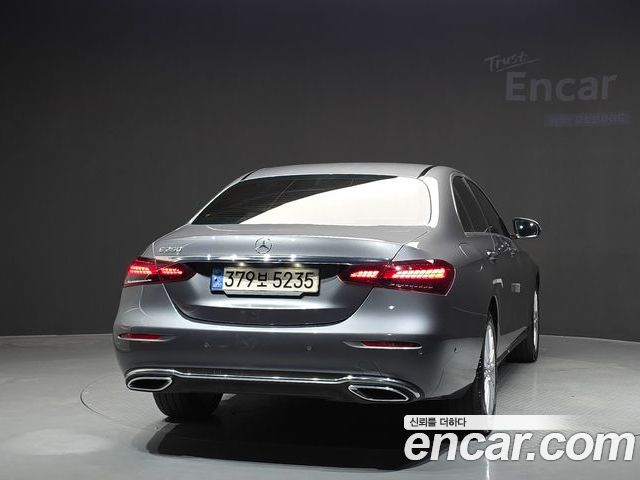 Mercedes-Benz E-Class 2022 — фото 4